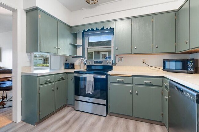 Building Photo - $2,995 | 4 Bedroom, 2 Bathroom House | Pet...