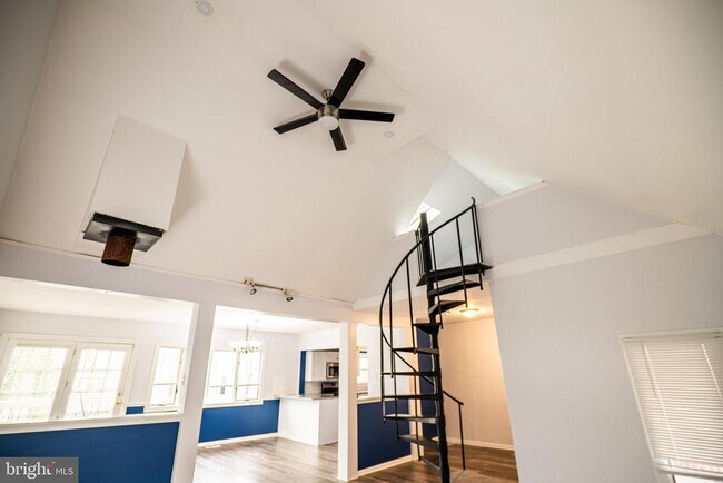 Building Photo - 241 Victoria St