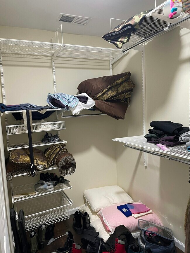 Building Photo - 753 Hanbury Dr