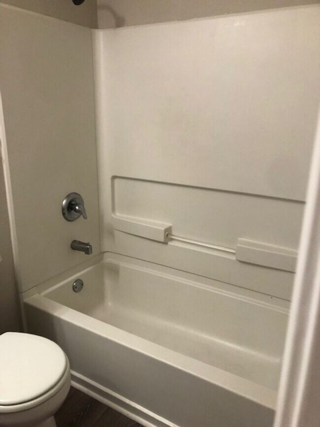 Building Photo - Nice home