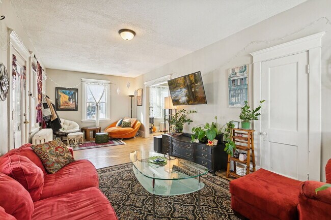 Building Photo - Beautiful single family home with near U of MN - 4 bed 2 bath