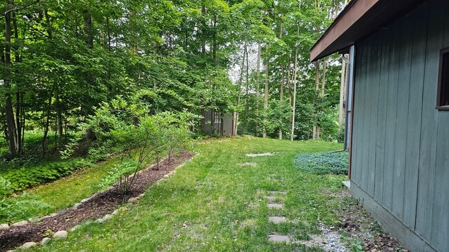 Building Photo - East Side Traverse City 3BR Home with Lake...