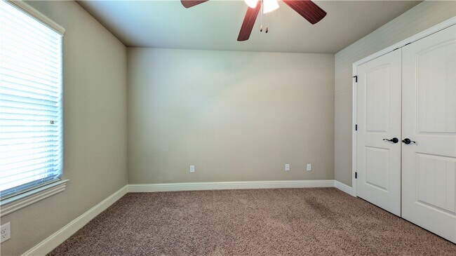 Building Photo - 3104 SW Wargate Ave