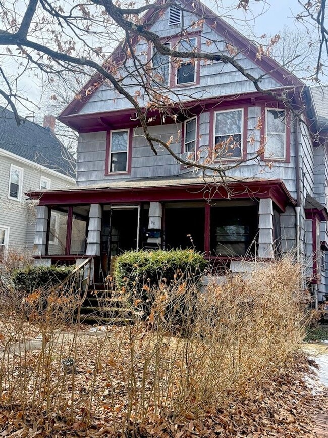 Building Photo - 96 Hall St