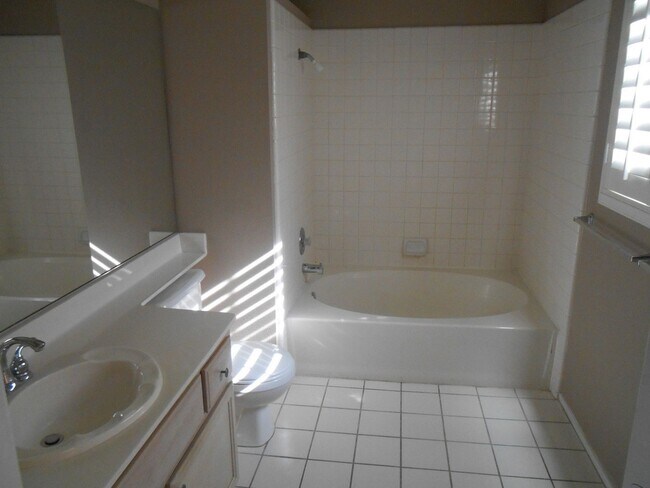Building Photo - 3468 Martin Hall Dr