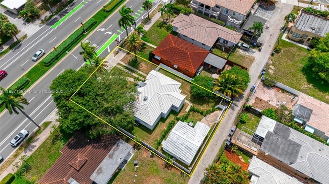 Building Photo - 1625 Hollywood Blvd