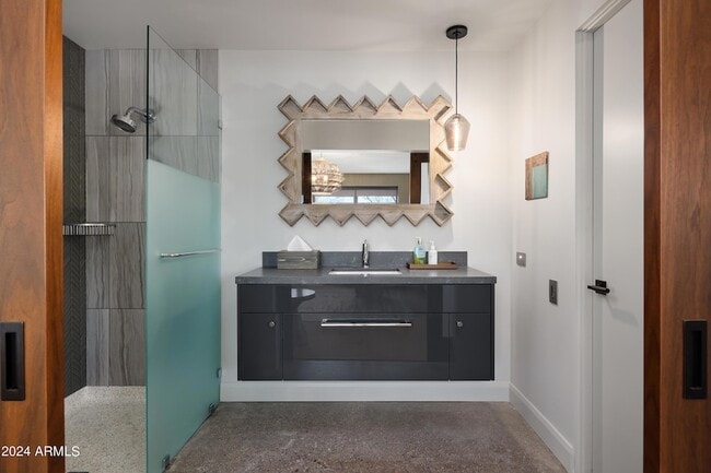 Building Photo - 15212 N Sandy Blf Rd