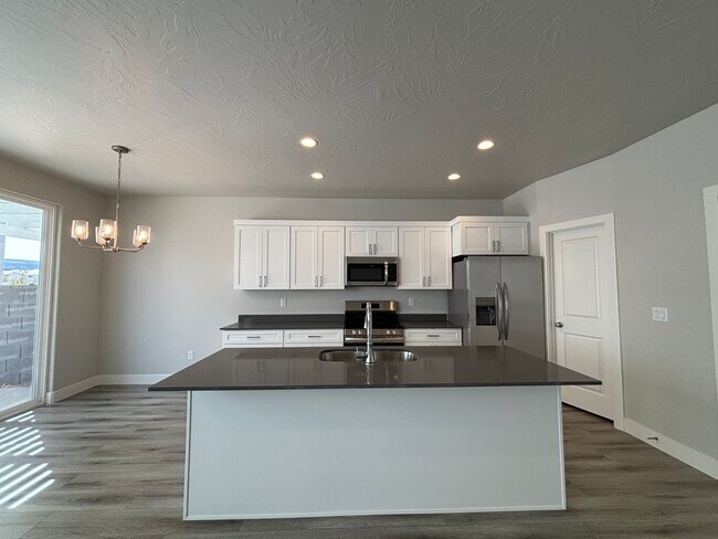 Building Photo - SAND HOLLOW TOWNHOME FOR RENT!