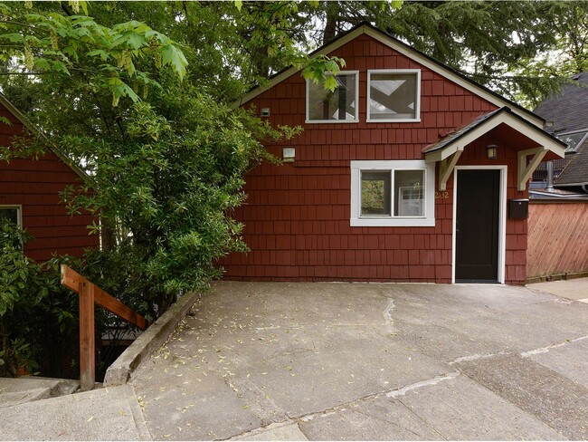 Building Photo - 2132-2134 NW Aspen Ave