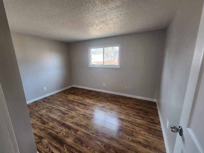 Building Photo - 2050 Del Mar Dr