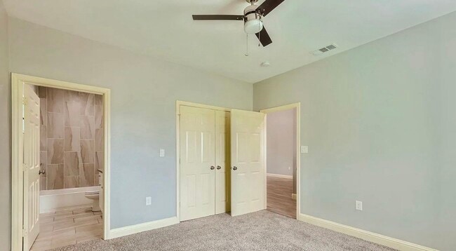 Building Photo - AVAILABLE NOW READY TO MOVE IN