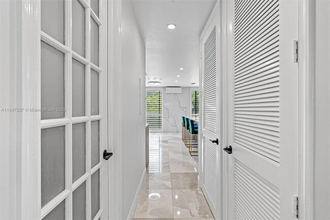 Building Photo - 6124 Paradise Point Dr