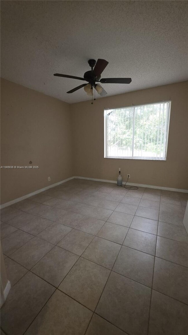 Building Photo - 8066 Sanibel Dr
