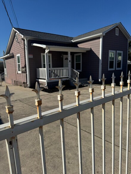 Building Photo - 319 S Olive St