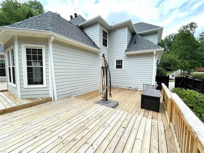 Building Photo - 655 Huntwick Pl