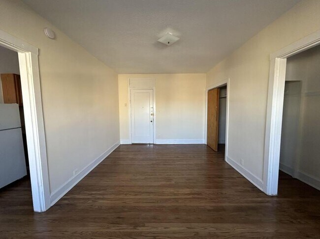 Building Photo - 0 bedroom in Chicago IL 60646