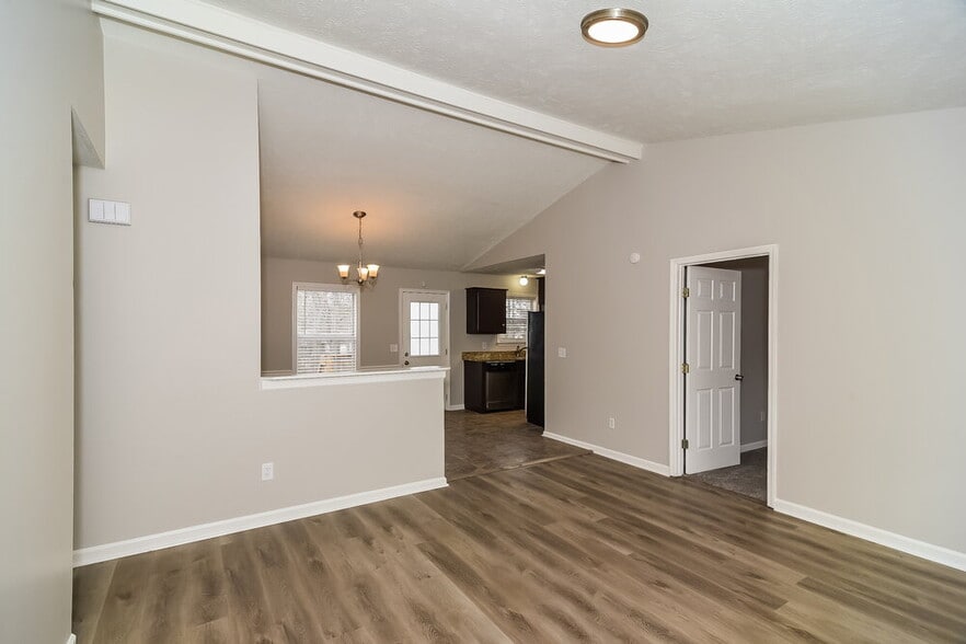 Building Photo - 425 Jonesboro Ct