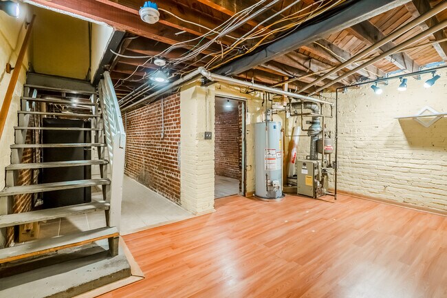 Building Photo - 1236 Oates St NE