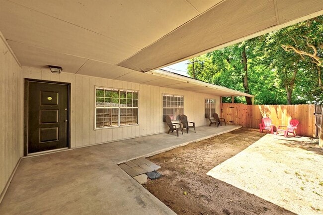 Building Photo - 8204 Exmoor Dr