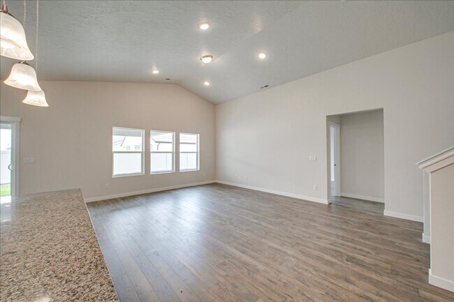 Building Photo - Beautiful 5 Bedroom Home in Nampa, Great Location!