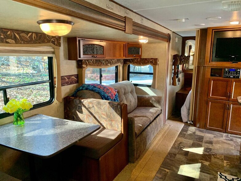 Building Photo - 615 Tall Oaks Rd