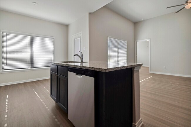Building Photo - 452 Beechwood Hacienda Dr