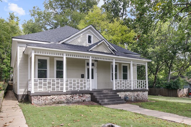 Building Photo - 2 Bedroom / 2 Bathroom Avondale House