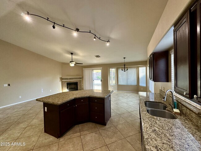Building Photo - 4833 W Taro Dr