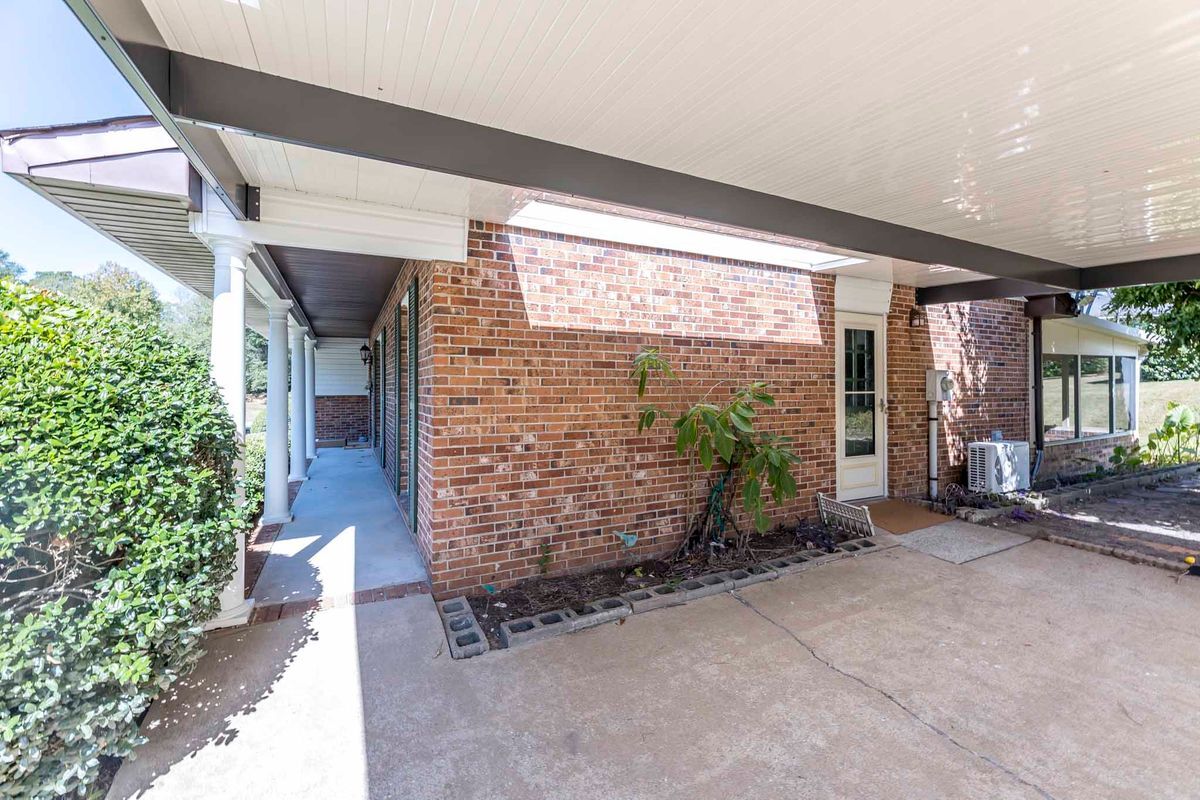 Building Photo - 3925 Biltmore Dr