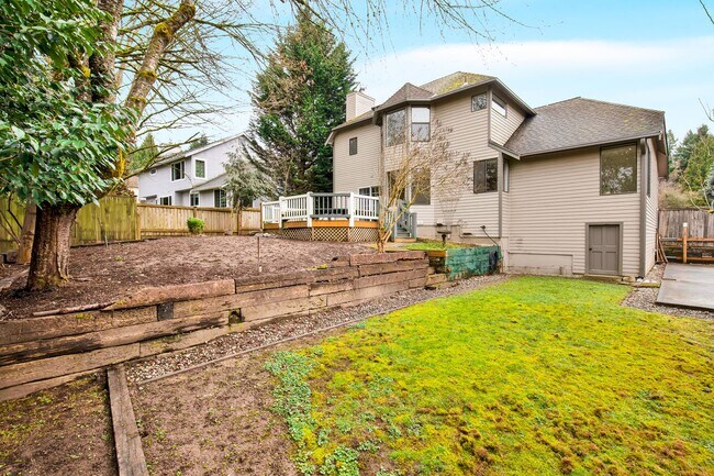 Building Photo - Open 3 Bedroom in Nice Neighborhood Close to Everything