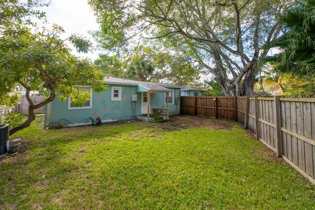 Building Photo - 1317 SW 31st St