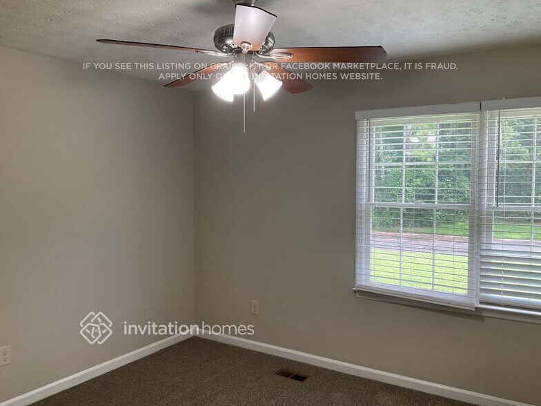 Building Photo - 3000 Meadow Ct