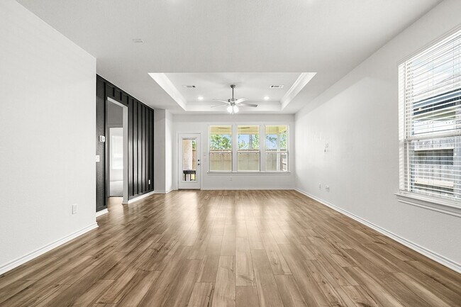 Building Photo - 14368 Cedar Shadow Dr