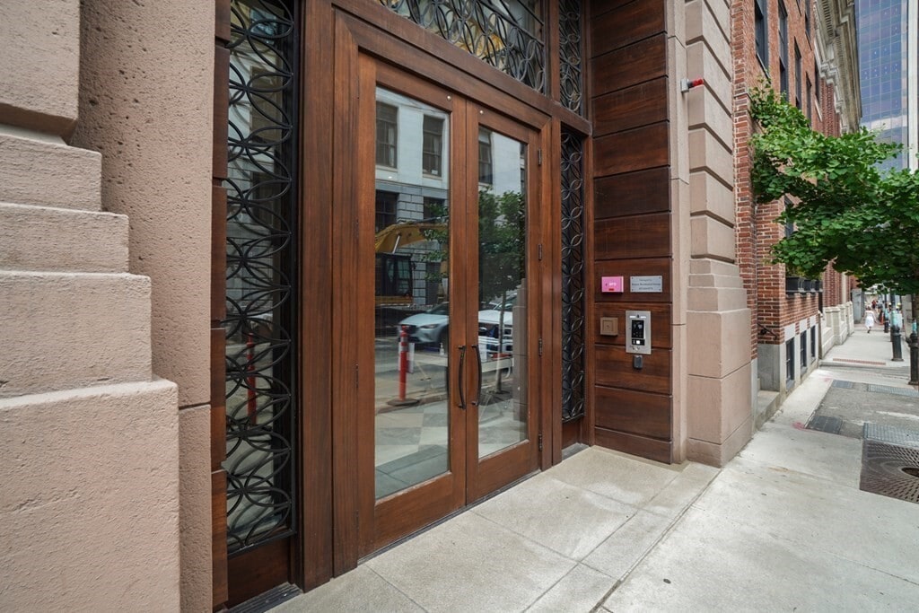 Building Photo - 32 Derne St