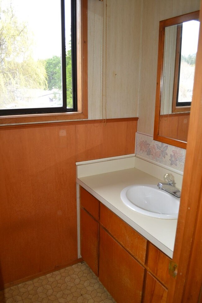 Building Photo - r5t746/748