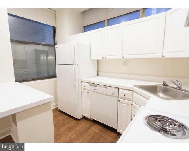 Building Photo - 220 S 16th St