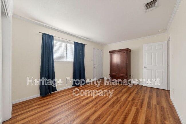 Building Photo - 609 Oak Park Dr