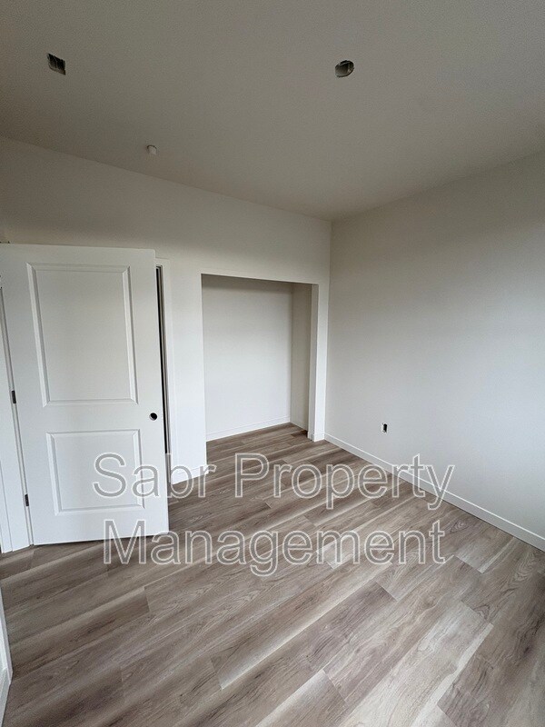 Building Photo - 1520 N Bryant St