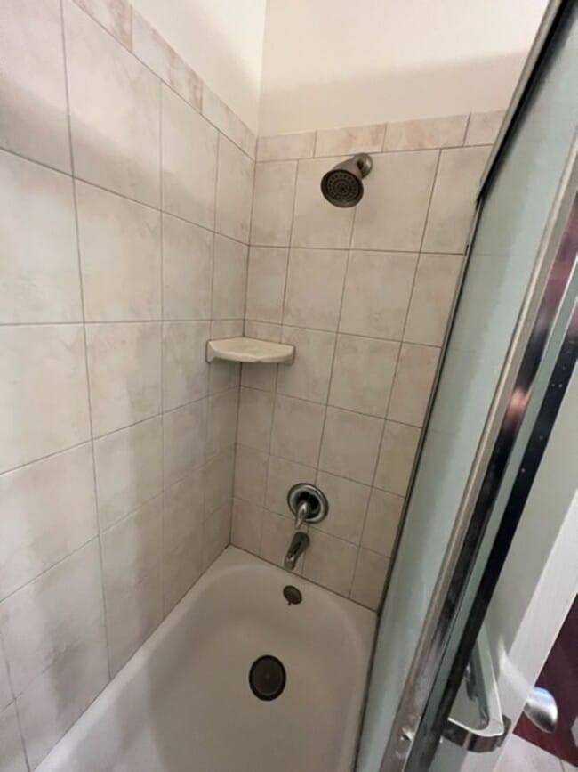 Building Photo - Beautiful One bedroom in gated complex one block from Ocean In Long Beach