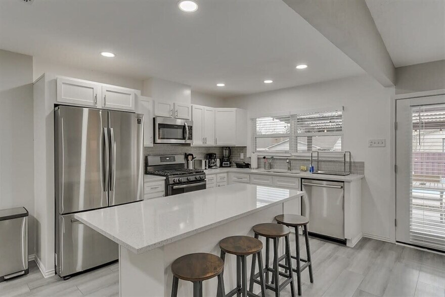 Building Photo - 2922 Clover Valley Dr