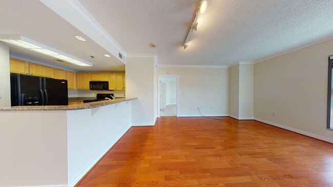 Building Photo - Chinatown 2 Bedroom 2 Bathroom In Amazing Centralized Building-Amenities Galore! Pets Welcomed!