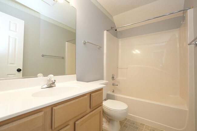 Building Photo - Charming 3-Bedroom, 2-Bathroom Home Perfec...