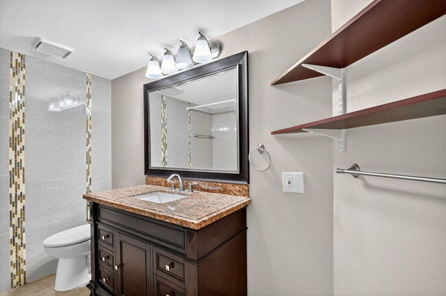 Building Photo - 5040 Rose Hill Dr