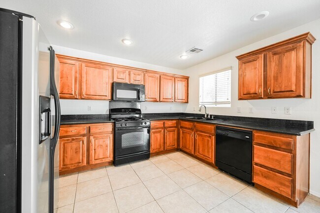 Building Photo - 3 Bedroom, 2.5 Bath Two-Story Home Located In The Charming Southwest Area!