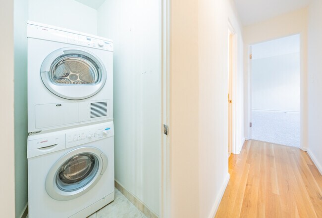 Building Photo - The Sunset Apartments