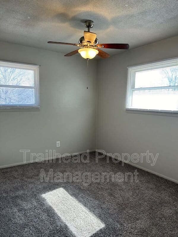 Building Photo - 3327 S Oxford Ave