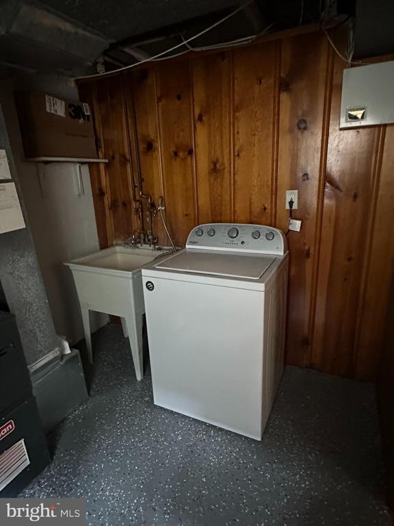 Building Photo - 1530 Cottage Ln