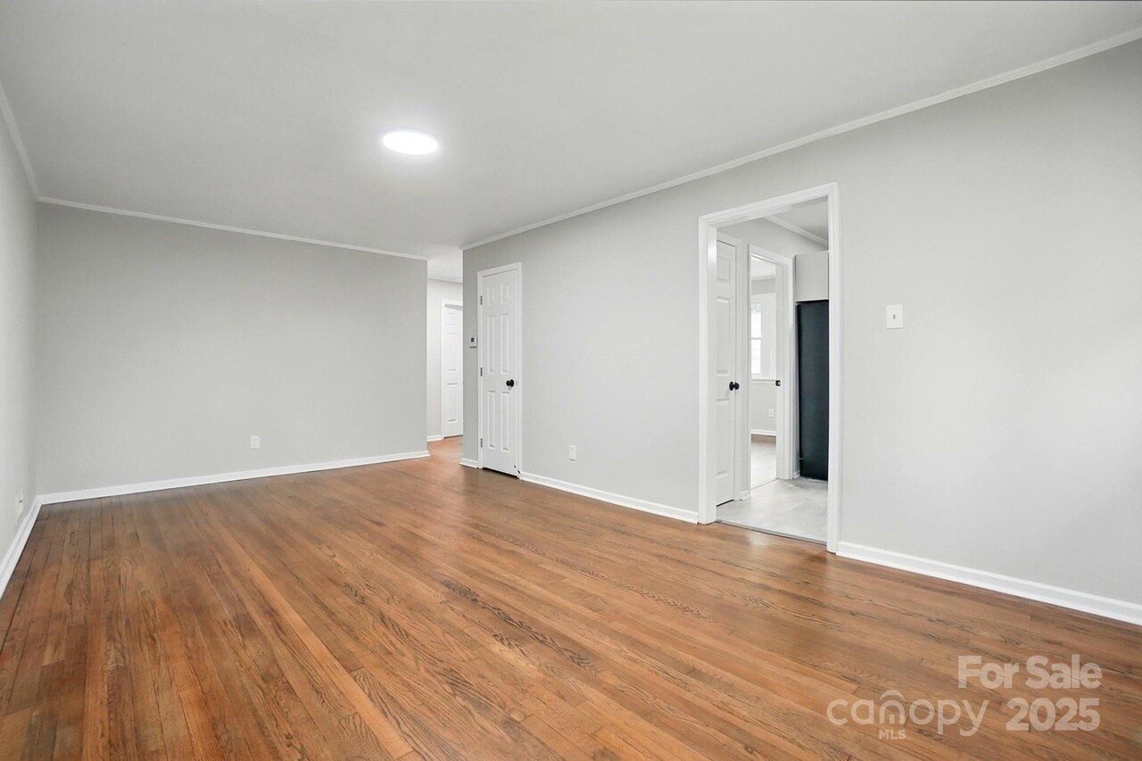 Building Photo - 1414 Wembley Dr