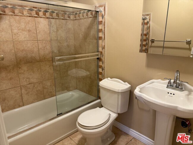 Building Photo - 2141 S Bentley Ave