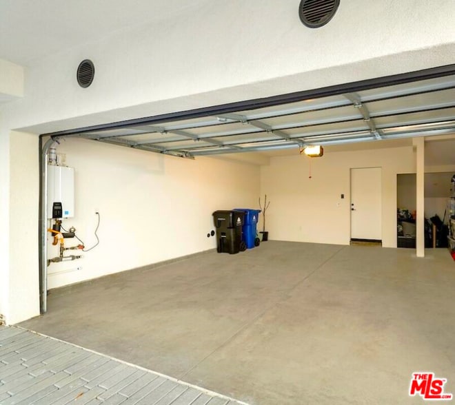Building Photo - 497 N St Andrews Pl